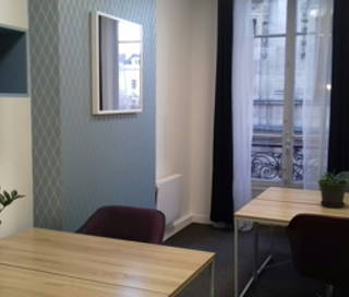 Bureau privé 13 m² 4 postes Location bureau Place de la Bourse Lyon 69002 - photo 1